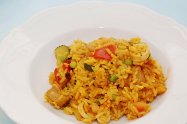 Deniz ürünleri paella