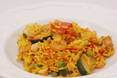 Deniz ürünleri paella