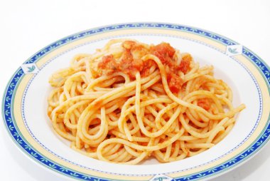 pasta tabak spagetti sosu ile