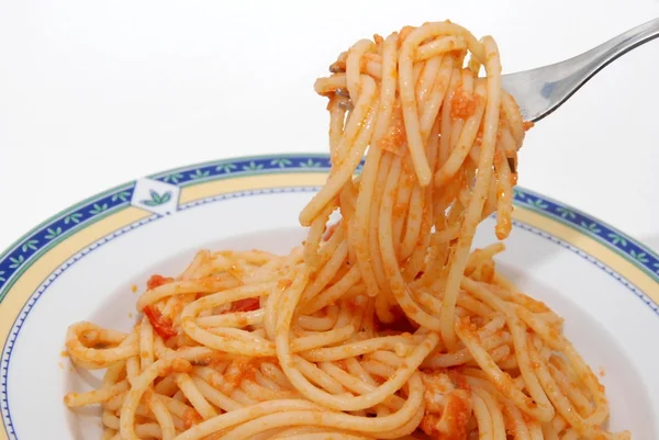 Pasta bord met spaghetti saus — Stockfoto