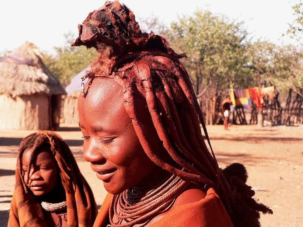 Namibische meisjes uit himba stam — Stockfoto