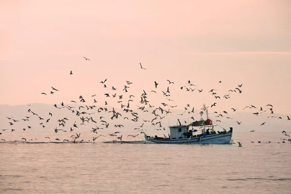 Gün batımında huysuz deniz manzarası — Stok fotoğraf