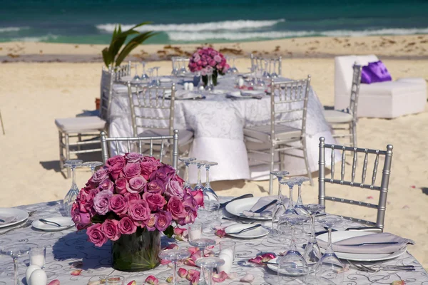 해변에 놓인 탁자 스톡 이미지