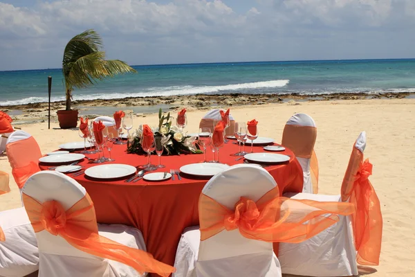 Outdoor wedding table by the beach — Stock Photo, Image
