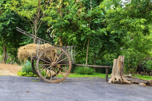 Thailändska klassiska fordon eller vagnar. redovisade ris halm. — Stockfoto