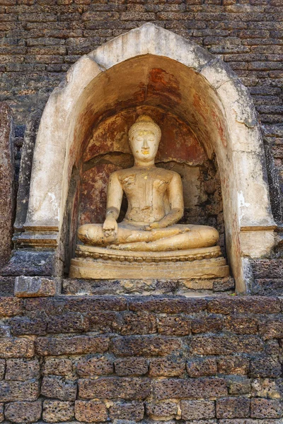 Buddha socha vrcholu pagody na chrám. Sukhothai historické — Stock fotografie