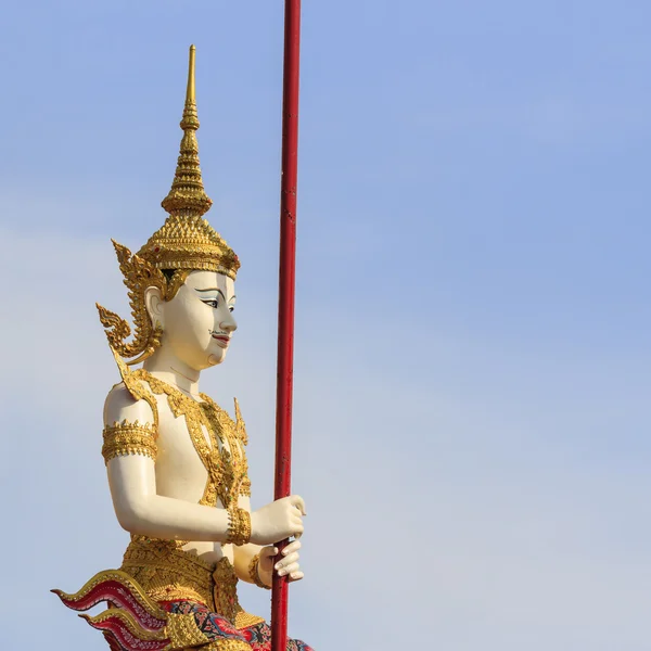 Ângulo de estátua no templo tailandês — Fotografia de Stock