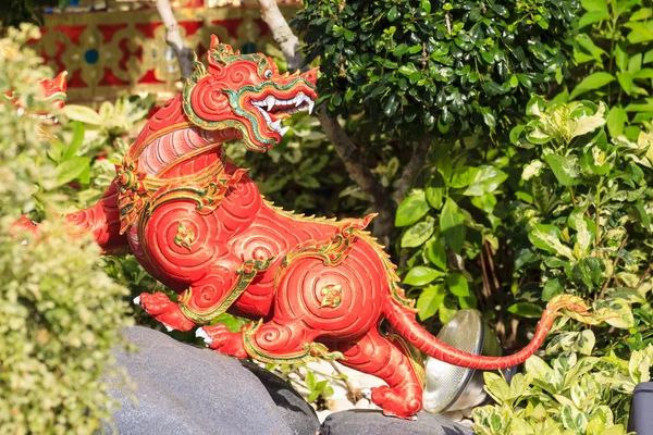 Lejonet statyer av djur i thailändska litteratur. — Stockfoto