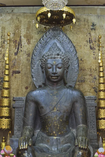 Estátua de buddha sessão em WAT NA PHRA MERU, AYUTT — Fotografia de Stock