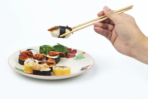 Sushi dengan sumpit, dipilih dengan tangan . — Stok Foto