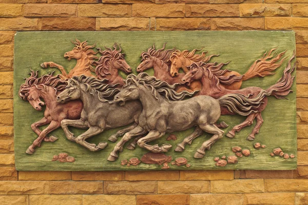 Pferdeskulpturen. zum Dekorieren an der Wand. — Stockfoto