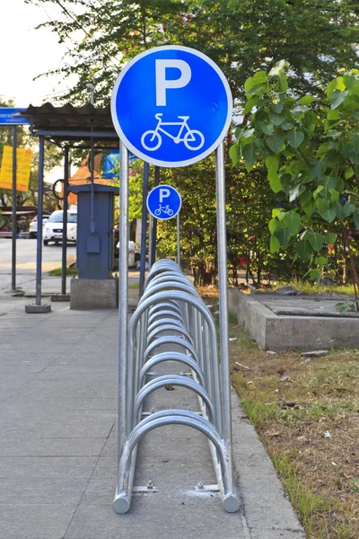 Assine para estacionamento de bicicletas . — Fotografia de Stock