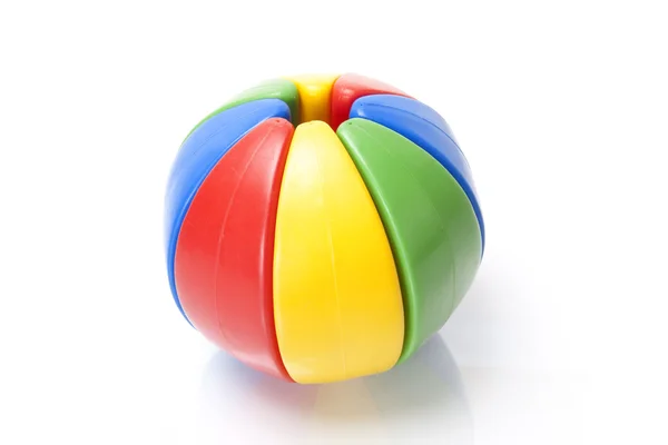 Kolorowe puzzle piłkę na białym tle — Zdjęcie stockowe