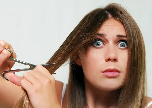 Cutting hair — Stock Photo, Image