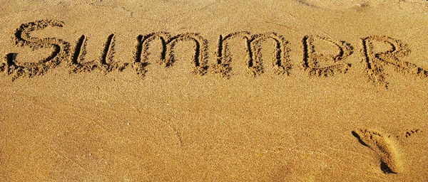 Léto napsaný v písku — Stock fotografie
