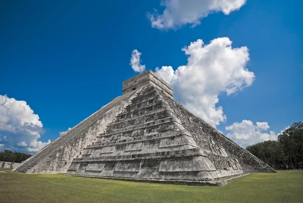 Chichén Itzá pyramiderna Royaltyfria Stockfoton