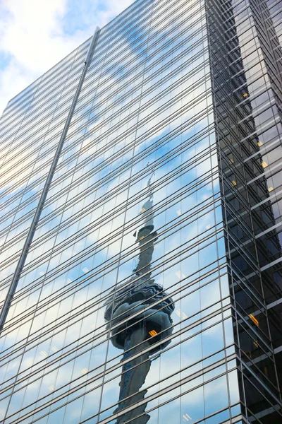 CN tower weerspiegeld — Stockfoto