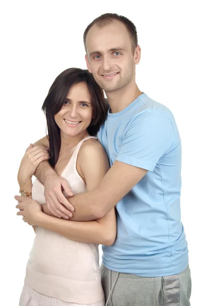 Genç çiftin birlikte ayakta, sarılma gülümseyen — Stok fotoğraf