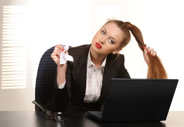 Young business woman sitting in the office — Stock Photo, Image