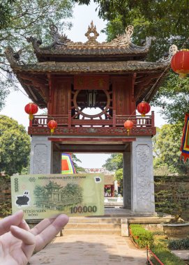 Vietnam hanoi. 100.000 dong Not eksilerini özellikleri