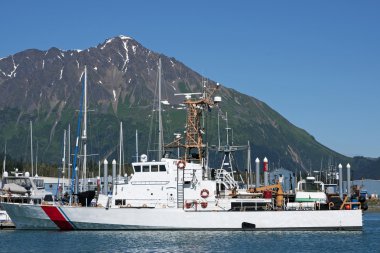 Seward alaska - Temmuz 2011 - bize sahil güvenlik gemisi liman.