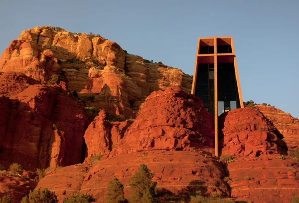 Sunset colors the red rocks even redder around the iconic Christ — Stock Photo, Image