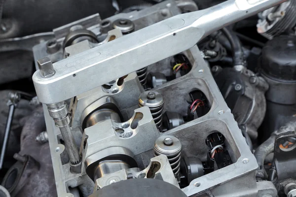 Reparação de motores modernos — Fotografia de Stock