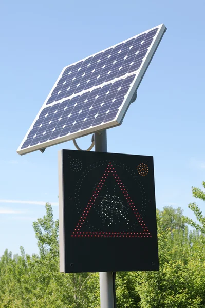 Güneş enerjili işareti — Stok fotoğraf