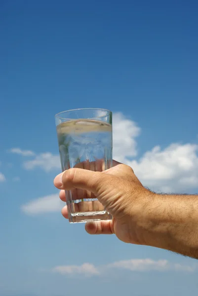 Vidrio con agua —  Fotos de Stock