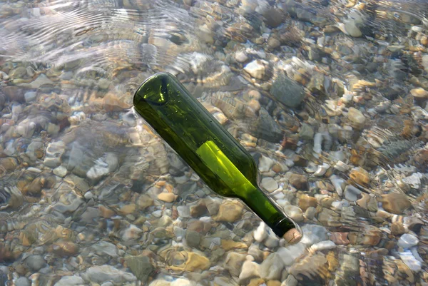 Flaska och meddelande — Stockfoto