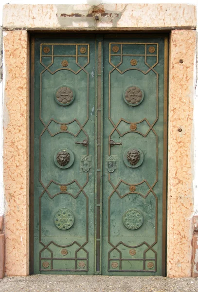 Двері церковні — стокове фото
