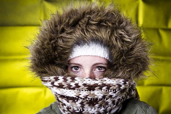 Mujer con ropa de invierno — Foto de Stock
