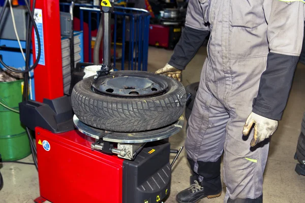Controlo dos pneus — Fotografia de Stock