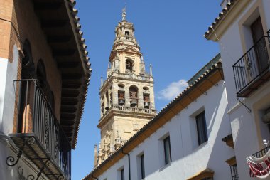 Cordoba 'daki caminin çan kulesi.