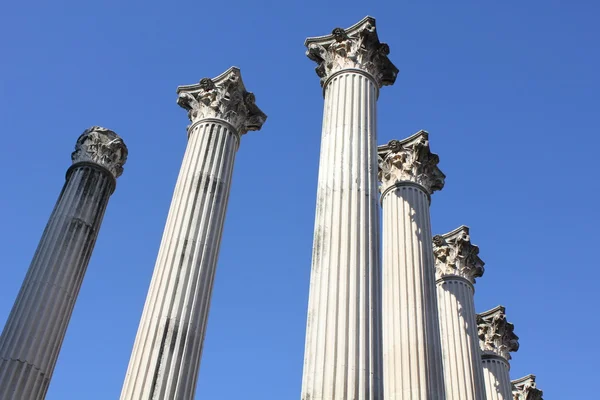 Zřícenina římského chrámu — Stock fotografie
