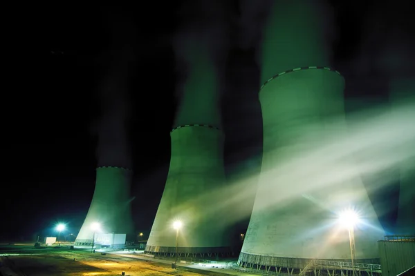Elektriciteitscentrale door nacht - pocerady — Stockfoto