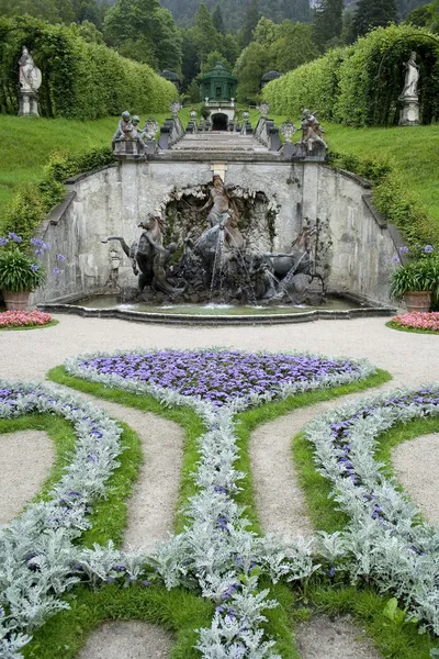 La fontaine du château Linderhof — Photo