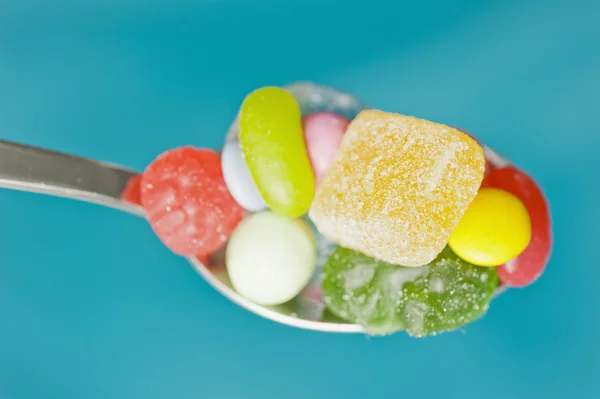 Spoon full of candy — Stock Photo, Image