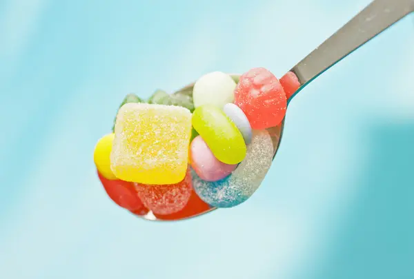Spoon full of candy — Stock Photo, Image