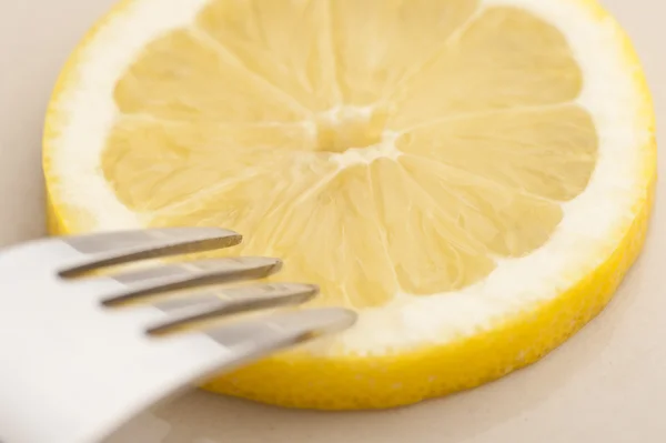 Zitrone und Gabel — Stockfoto