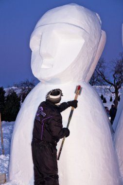 sneeuw beeldhouwer