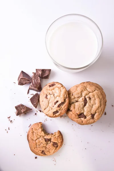 Chocolate Chip Cookies and a Glass of Milk — Stock Photo, Image