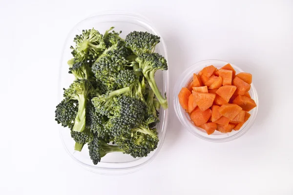 Hackad broccoli och morötter närbild — Stockfoto