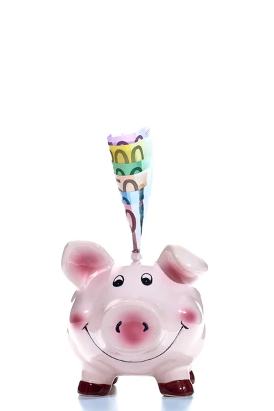 Piggy bank met eurobankbiljetten in de sleuf — Stockfoto