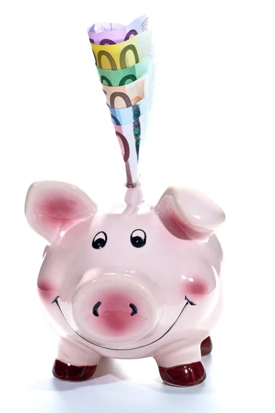 Sparschwein mit Euro-Banknoten im Schlitz — Stockfoto