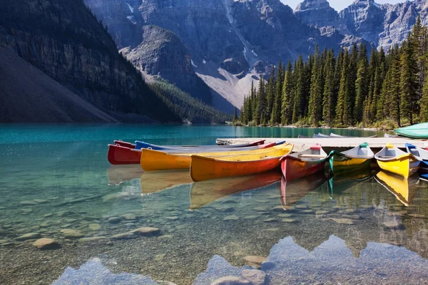 莫兰湖上的独木舟 — 图库照片