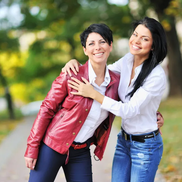 Mother and daughter having a good time together — Stock Photo, Image