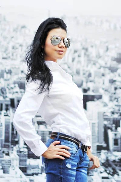 Portrait of beautiful brunette girl in sunglasses — Stock Photo, Image
