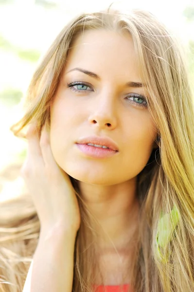 Detailní záběr na krásné ženské tváře — Stock fotografie