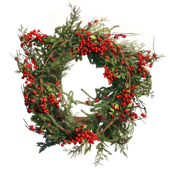 Navidad Evergreen y Holly Berry corona aislada en blanco —  Fotos de Stock